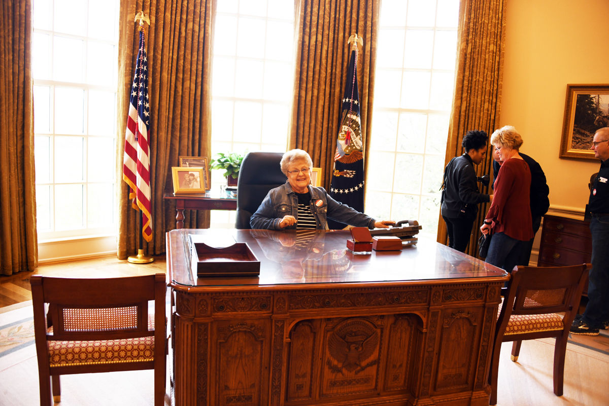 307 Jane Rhodes in the George W Bush Oval Office.JPG